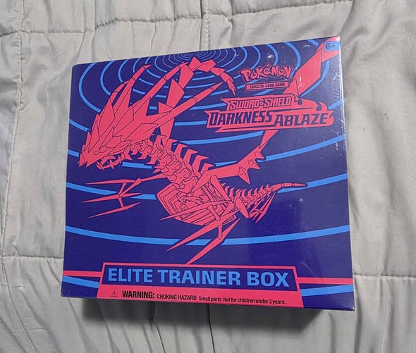 Darkness Ablaze Elite Trainer Box Collector Edition, image 3